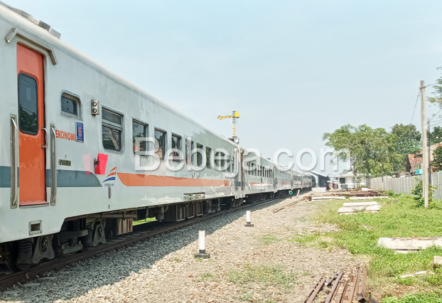 Kereta Siliwangi Cipatat Sukabumi - Foto Bebeja | Foto Bebeja